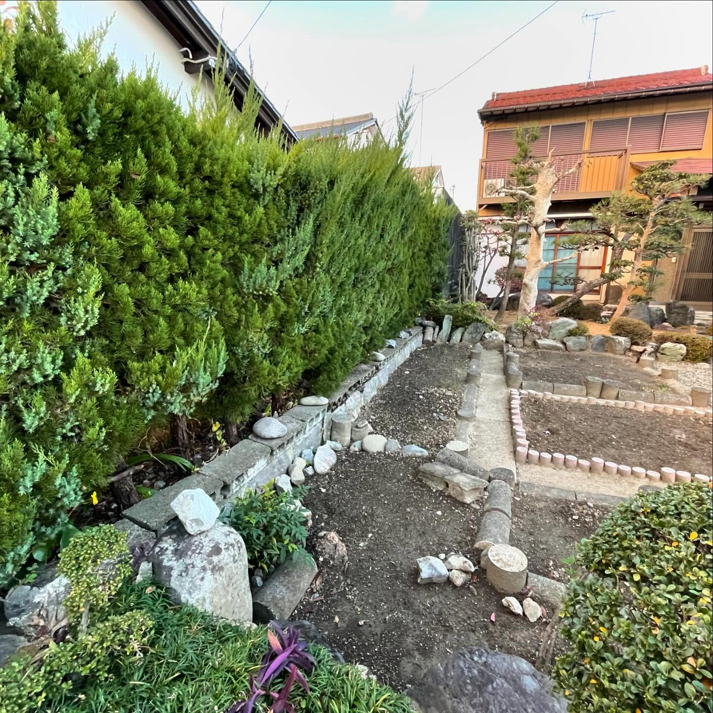 🏡✨本日は岐阜県大垣市のお客様からのご依頼で、駐車場のリフォ...