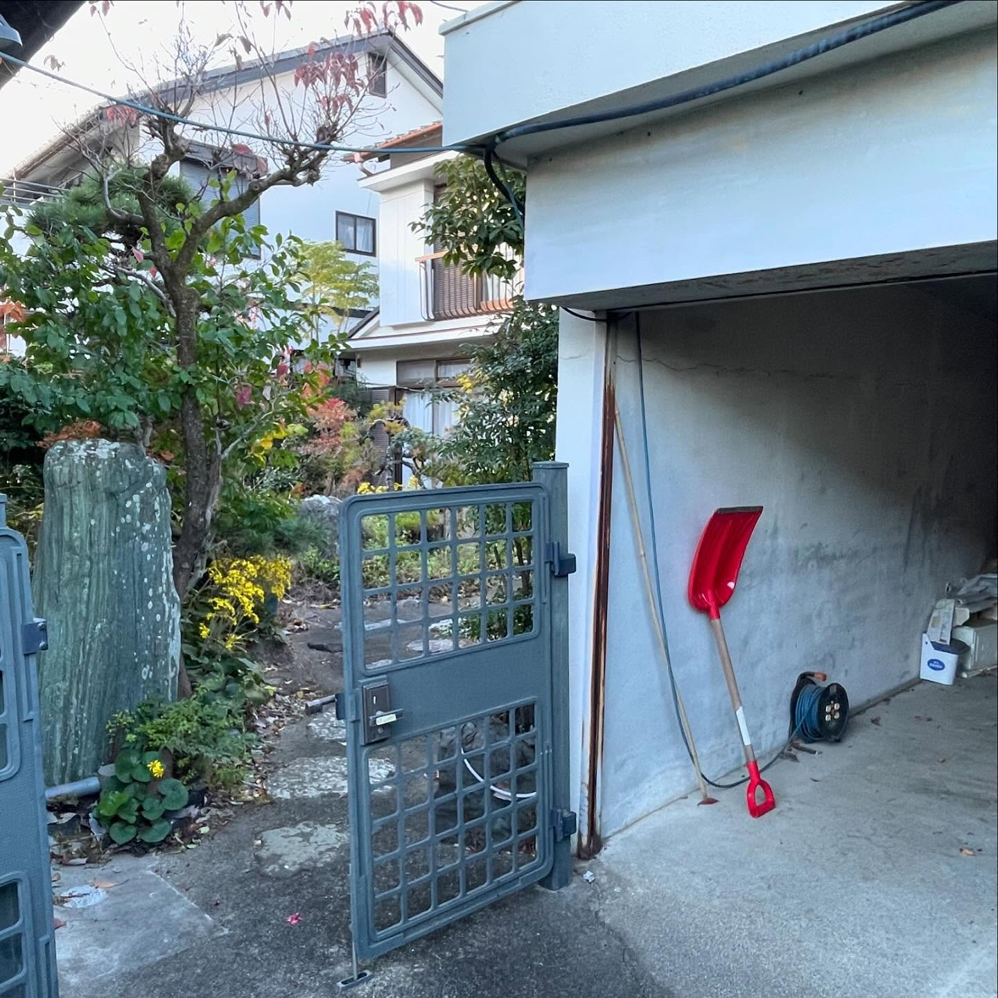 🏡✨本日は岐阜県大垣市のお客様からのご依頼で、駐車場のリフォ...